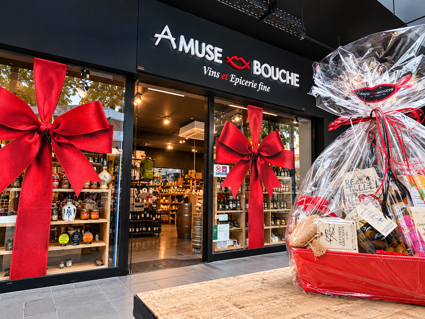 Façade du magasin Amuse-Bouche avec son enseigne et une corbeille garnie